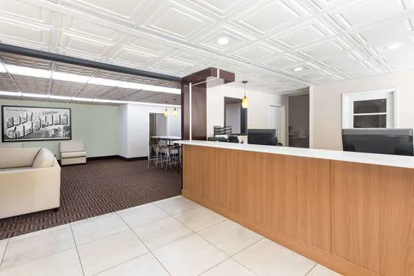 Super 8 by Wyndham Asheville Airport 4