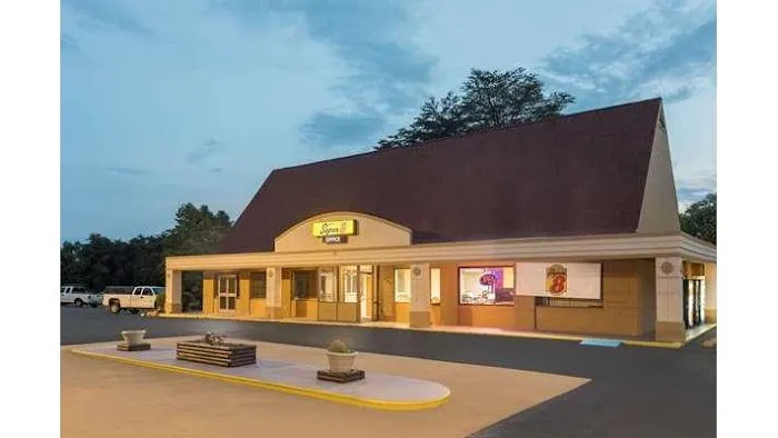 Super 8 by Wyndham Asheville Airport 4