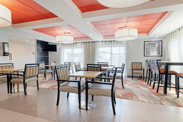 Comfort Inn & Suites Carrollton 4