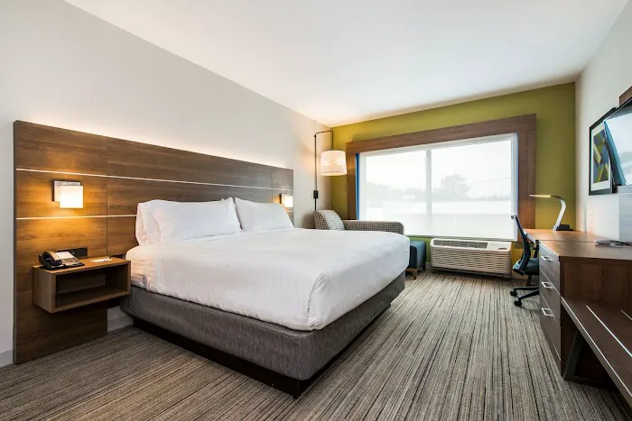 Holiday Inn Express & Suites Carrollton West by IHG 4