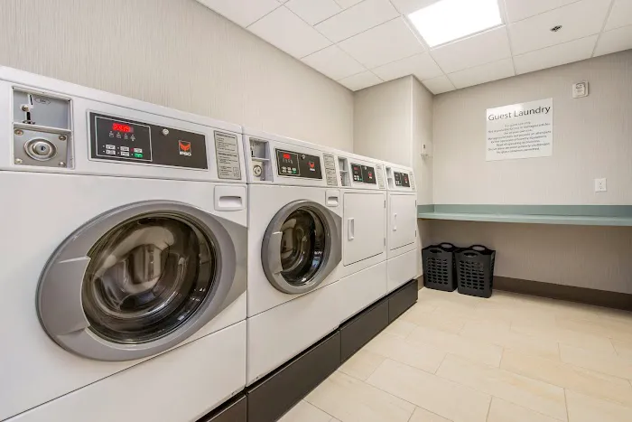 Holiday Inn Express & Suites Carrollton West by IHG 4