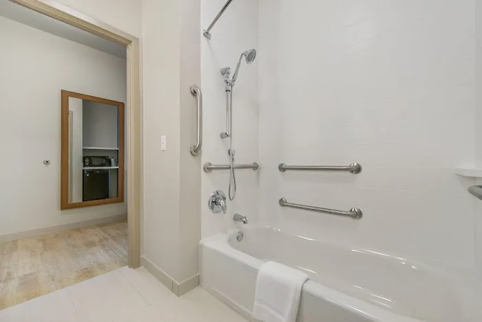 Holiday Inn Express & Suites Carrollton West by IHG 4