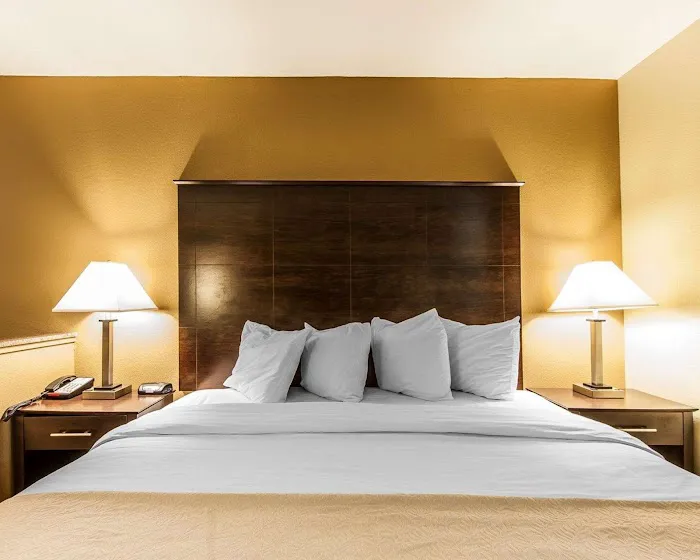 Quality Inn & Suites 4