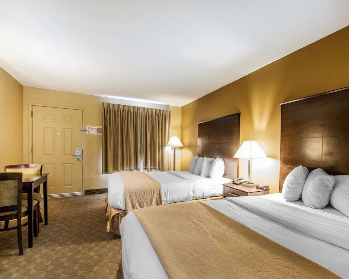 Quality Inn & Suites 4