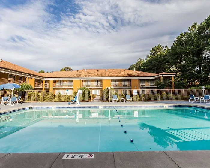 Quality Inn & Suites 4