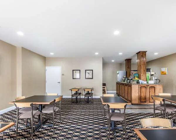 Quality Inn & Suites 4