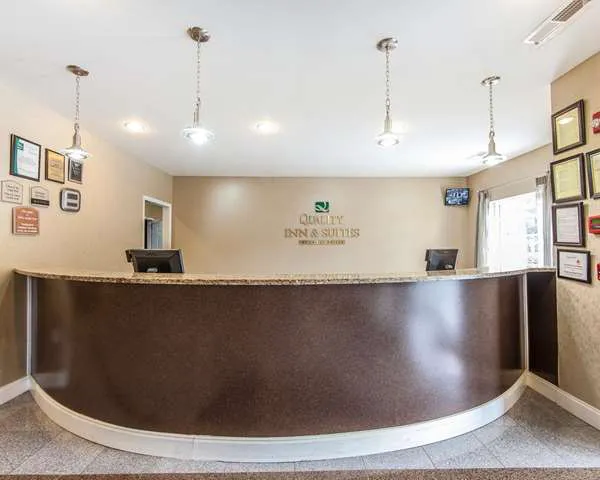 Quality Inn & Suites 4