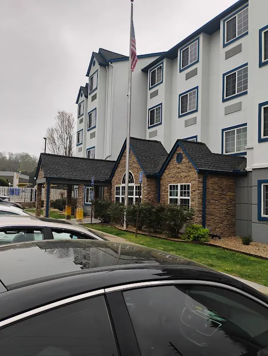Microtel Inn & Suites by Wyndham Bremen 4