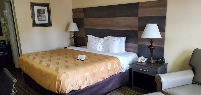 Quality Inn & Suites 4