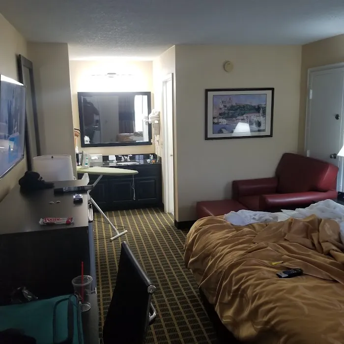 Quality Inn & Suites 4