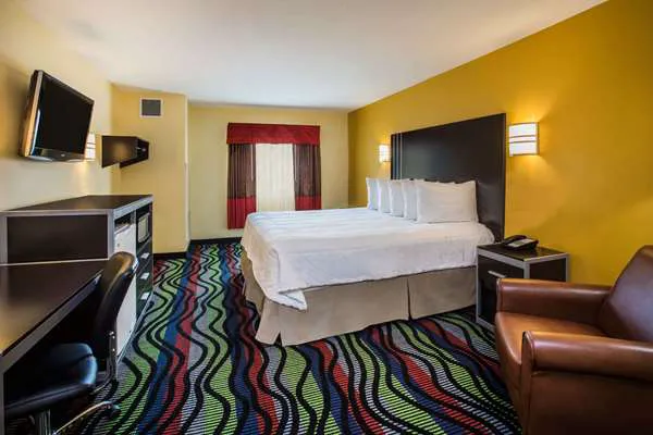 Days Inn & Suites by Wyndham Augusta Near Fort Eisenhower 4