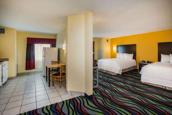 Days Inn & Suites by Wyndham Augusta Near Fort Eisenhower 4