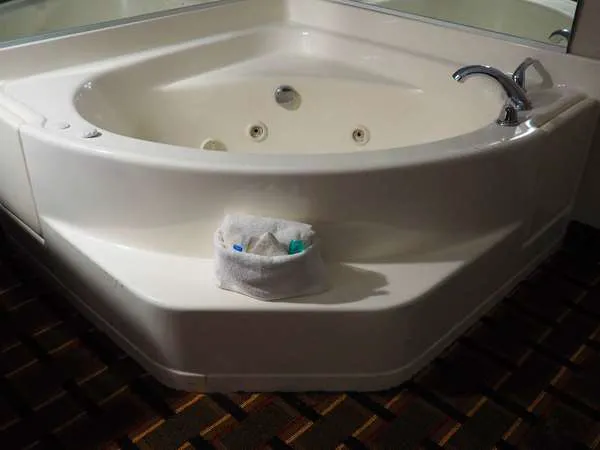 Econo Lodge 4