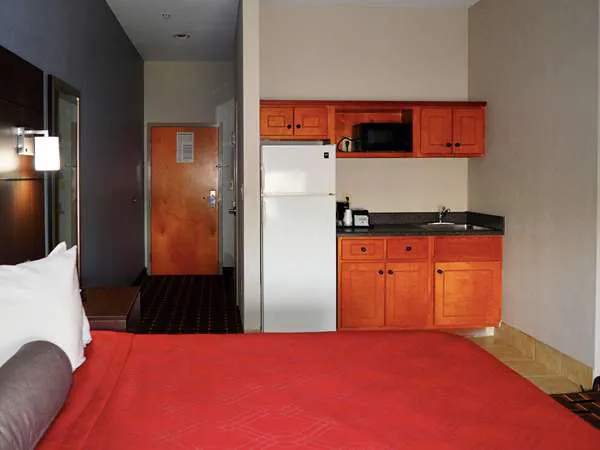 Econo Lodge 4