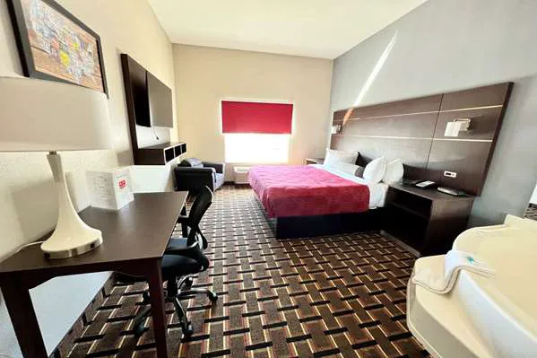 Econo Lodge 4