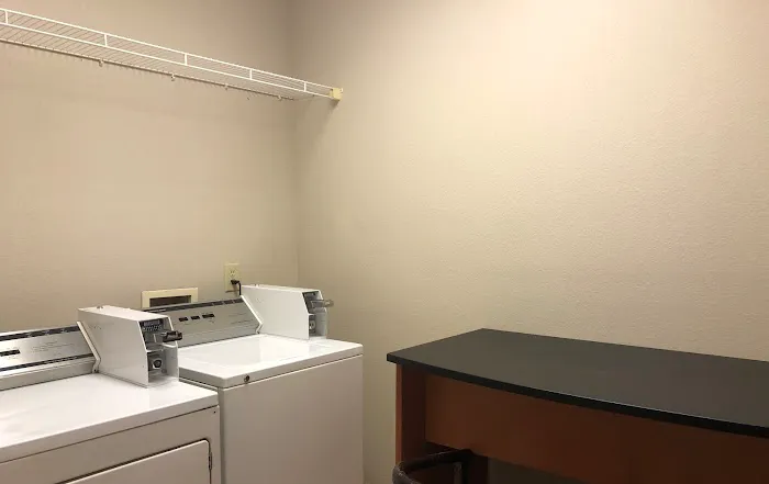 Econo Lodge 4