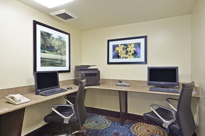 Holiday Inn Express Griffith Hall 5