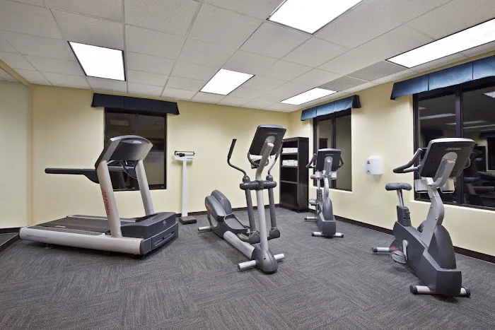 Holiday Inn Express Griffith Hall 5