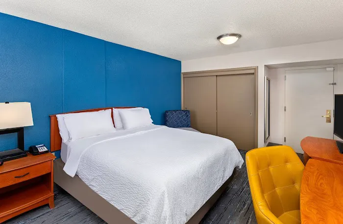 Holiday Inn Express Griffith Hall 5