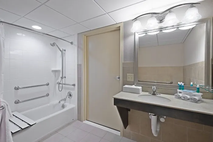 Holiday Inn Express Griffith Hall 5