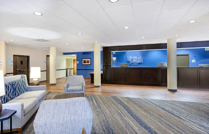 Holiday Inn Express Griffith Hall 5