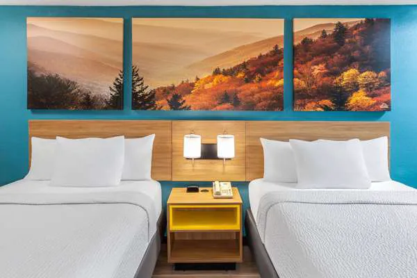 Days Inn by Wyndham Shelby 4