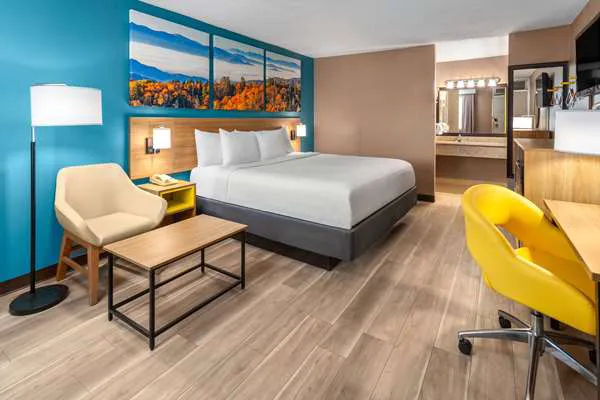 Days Inn by Wyndham Shelby 4