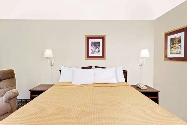 Days Inn by Wyndham Spartanburg 4
