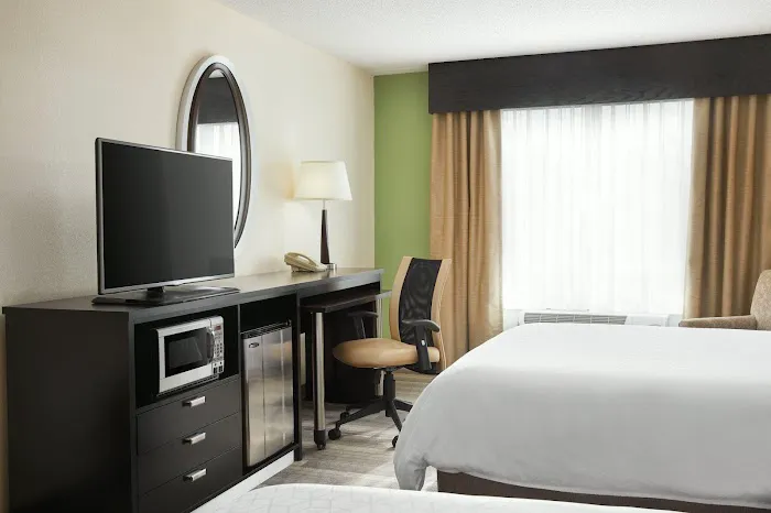 Holiday Inn Express & Suites I-26 & US 29 at Westgate Mall by IHG 4
