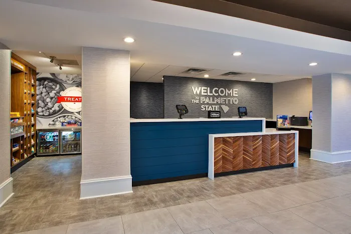 Holiday Inn Express & Suites I-26 & US 29 at Westgate Mall by IHG 4
