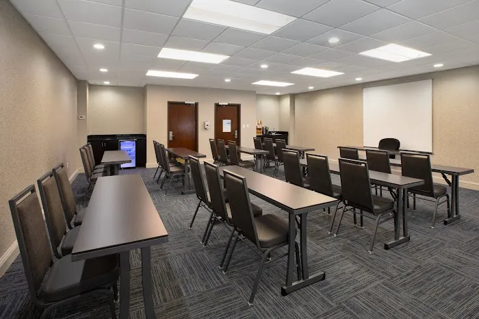 Holiday Inn Express & Suites I-26 & US 29 at Westgate Mall by IHG 4