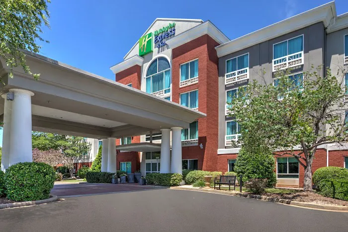 Holiday Inn Express & Suites I-26 & US 29 at Westgate Mall by IHG 4