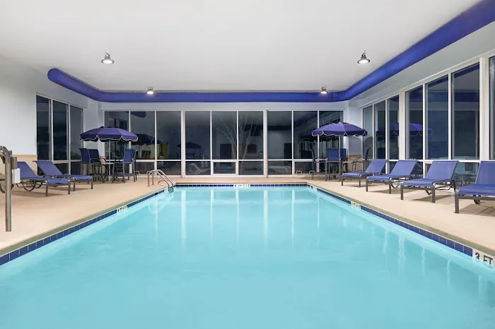 Holiday Inn Express & Suites I-26 & US 29 at Westgate Mall by IHG 4