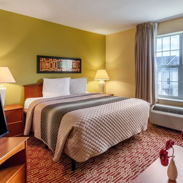 HomeTowne Studios & Suites Columbia 4