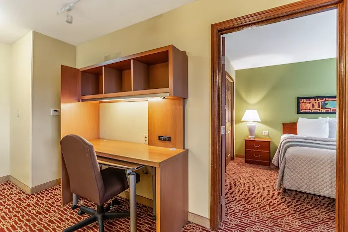 HomeTowne Studios & Suites Columbia 4