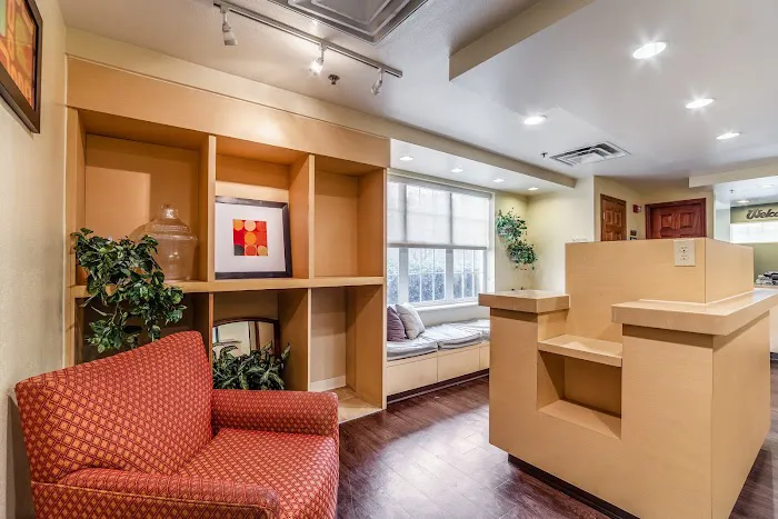 HomeTowne Studios & Suites Columbia 4