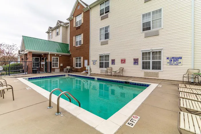 HomeTowne Studios & Suites Columbia 4