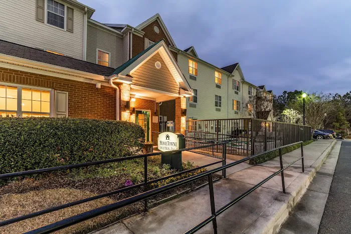 HomeTowne Studios & Suites Columbia 4