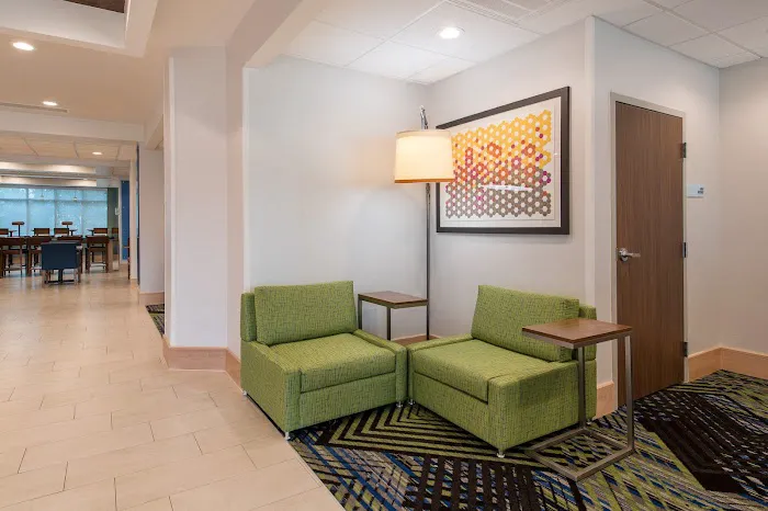 Holiday Inn Express & Suites Columbia-I-26 @ Harbison Blvd by IHG 4