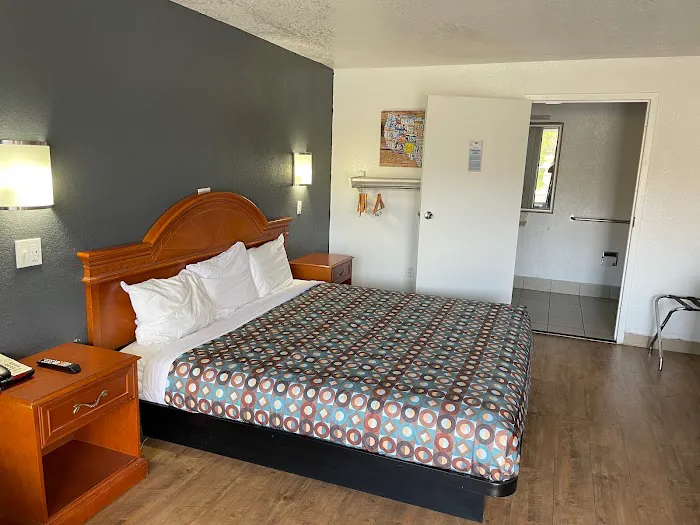 Budget Inn Greenville 4