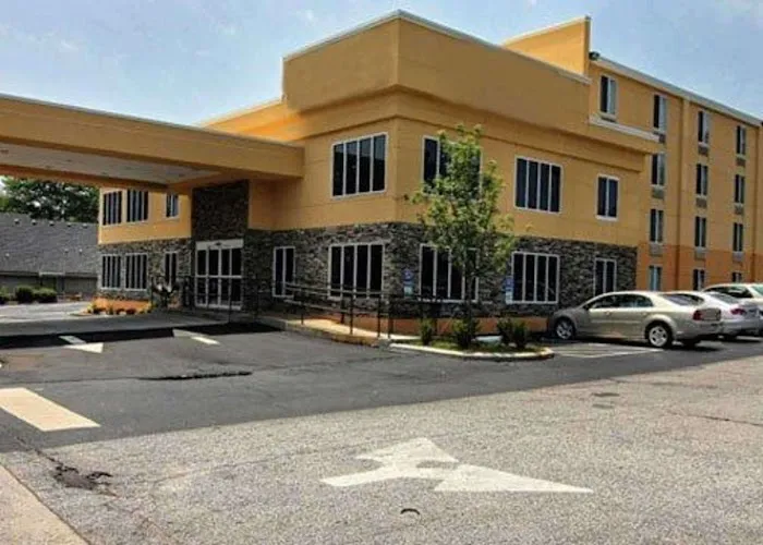 Quality Inn & Suites Greenville near downtown 5