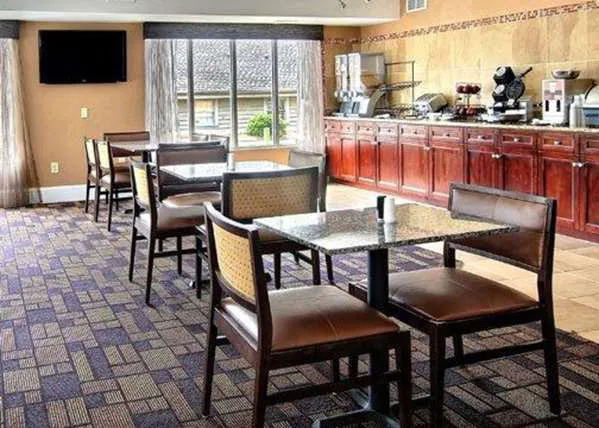 Quality Inn & Suites Greenville near downtown 5