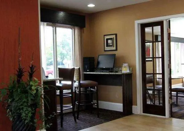 Quality Inn & Suites Greenville near downtown 5
