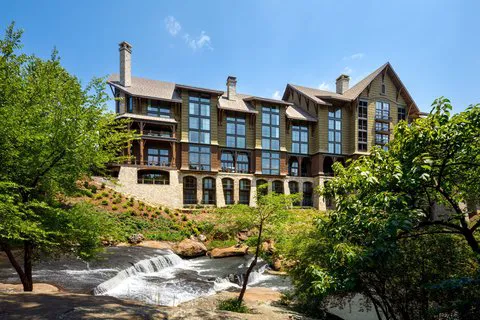 Grand Bohemian Lodge Greenville, Autograph Collection 4