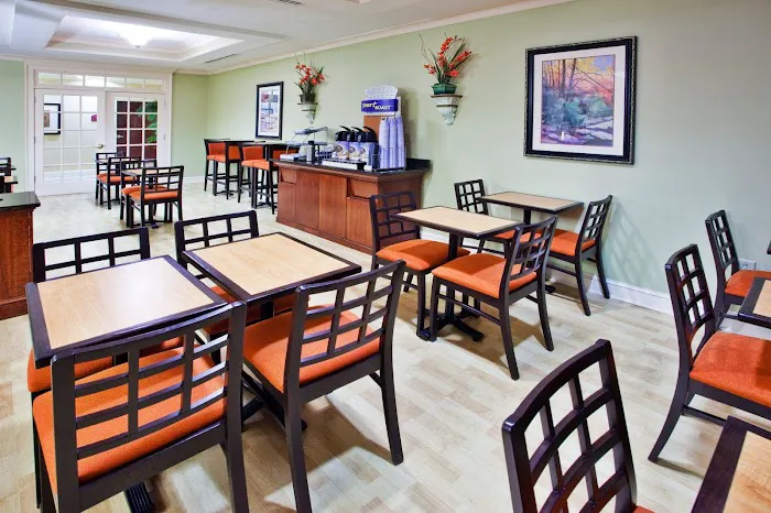 Holiday Inn Express & Suites Greenville-I-85 & Woodruff Rd by IHG 4