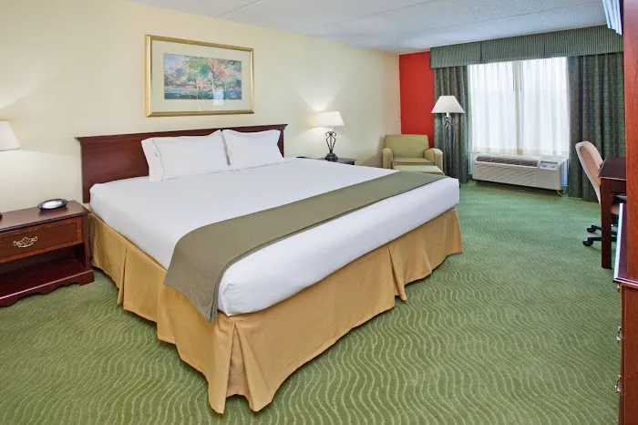 Holiday Inn Express & Suites Greenville-I-85 & Woodruff Rd by IHG 4
