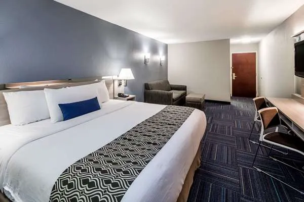 Microtel Inn & Suites by Wyndham Greenville / Woodruff Rd 4