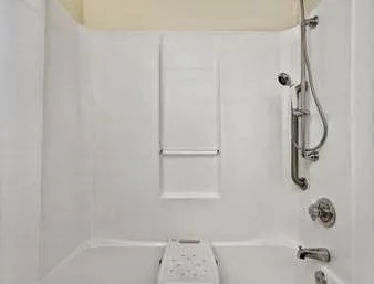 Microtel Inn & Suites by Wyndham Greenville / Woodruff Rd 4