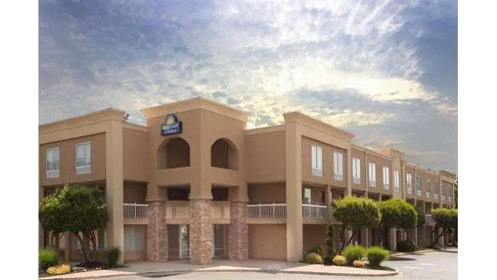 Days Inn by Wyndham Greenville 4