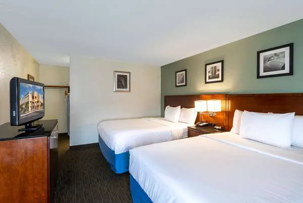 Days Inn by Wyndham Greenville 4